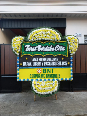 Papan Bunga Duka di Senayan