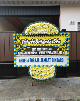 Papan Bunga Duka di Senayan