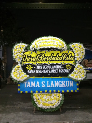 Papan Bunga Duka di Senayan