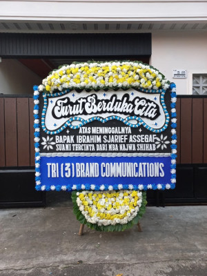 Papan Bunga Duka di Senayan